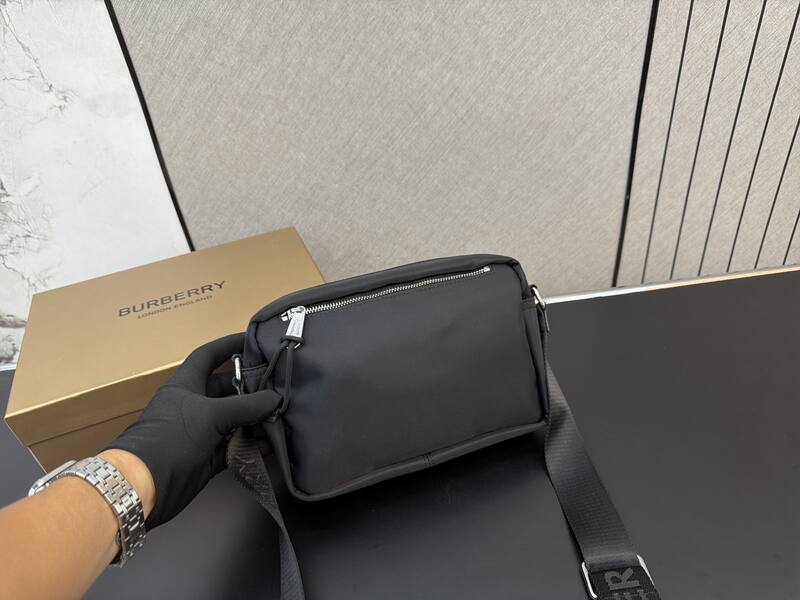 Burberry Black shoulder bag — Top Quality Replica