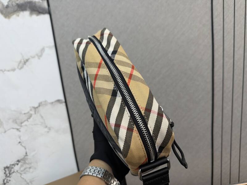 Burberry 25x18x10cm shoulder bag — 1:1 Replica