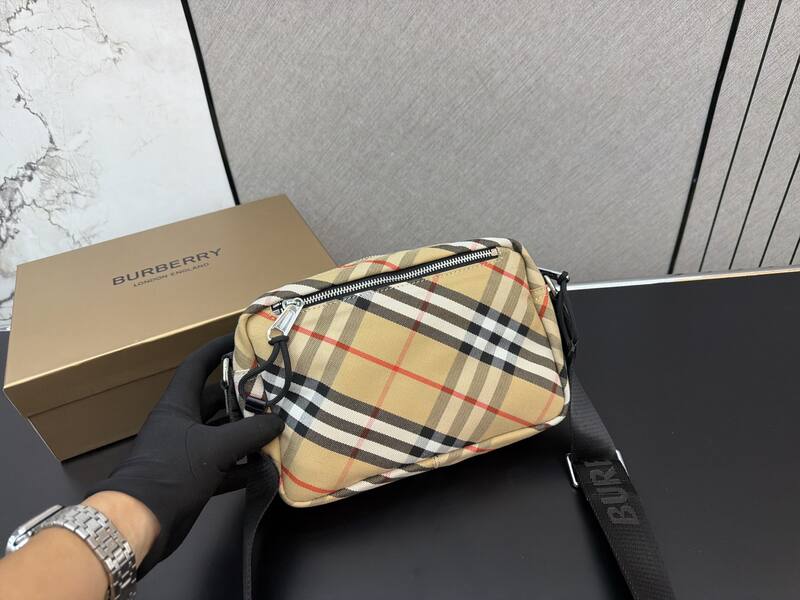Burberry 25x18x10cm shoulder bag — 1:1 Replica
