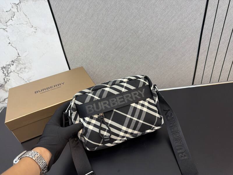 Burberry 25x18x10cm shoulder bag — 1:1 Replica