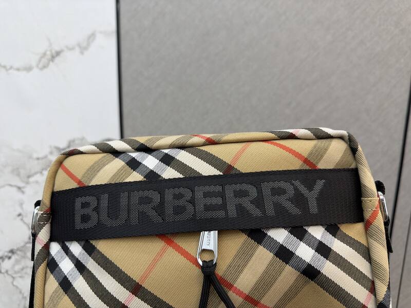 Burberry 25x18x10cm shoulder bag — 1:1 Replica