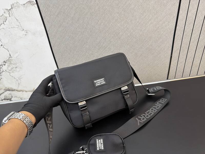 Burberry Black shoulder bag — 1:1 Replica