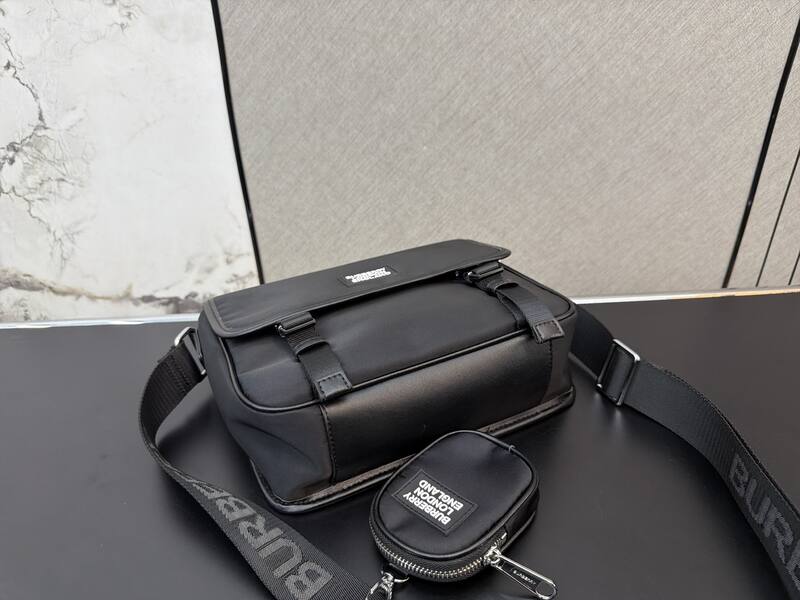Burberry Black shoulder bag — 1:1 Replica