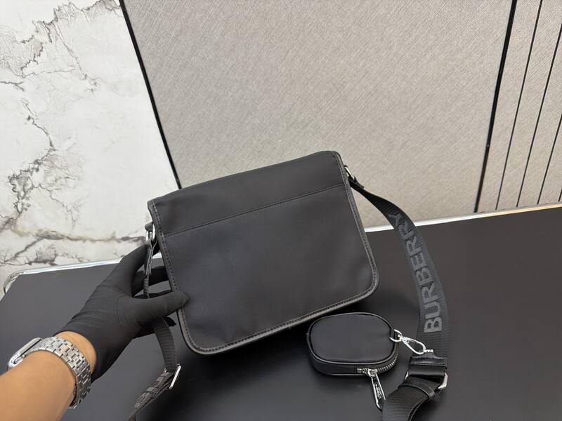 Burberry Black shoulder bag — 1:1 Replica