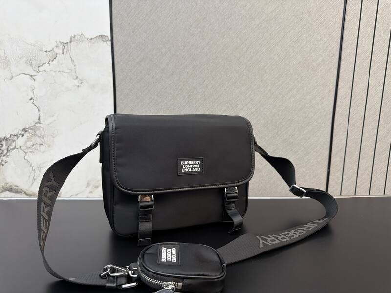 Burberry Black shoulder bag — 1:1 Replica