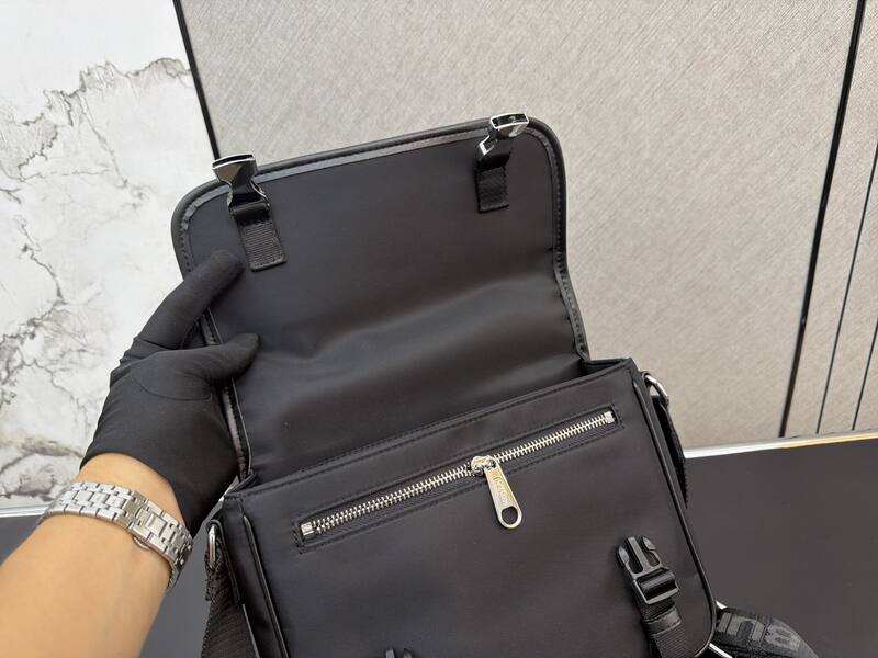 Burberry Black shoulder bag — 1:1 Replica