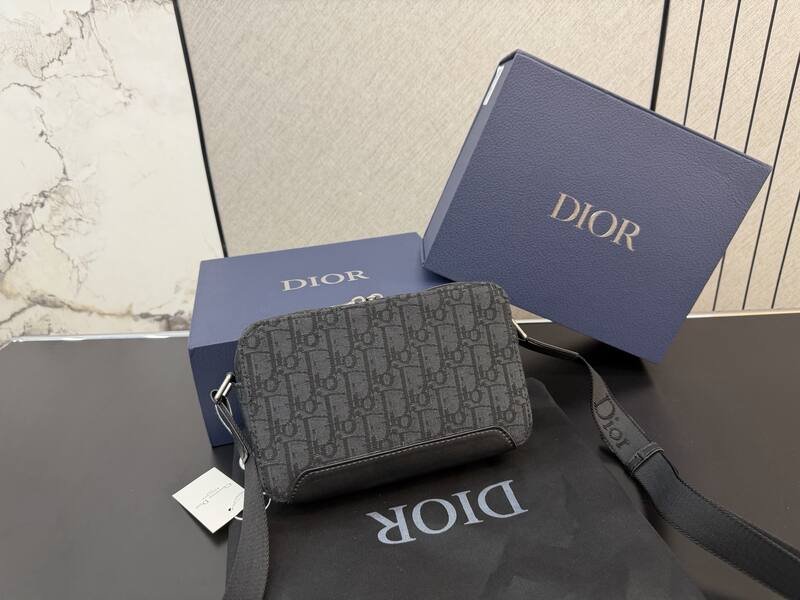 Dior Saddle Black Oblique crossbody — Premium Replica