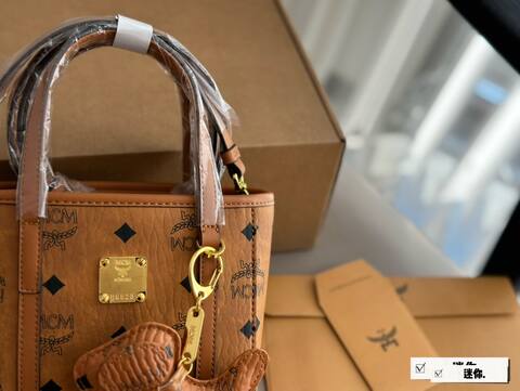 MCM Toni Visetos 19x16cm shoulder bag 1 1 Replica
