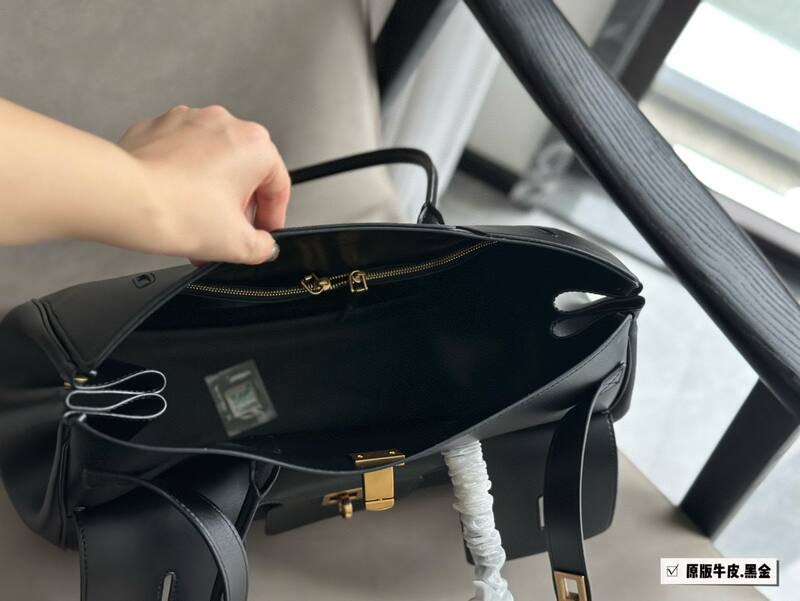 Balenciaga Black 40x30x16cm shoulder bag — Premium Replica