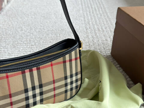 Burberry Black 25x18x10cm shoulder bag AAA Quality Replica