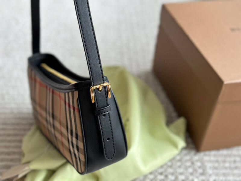 Burberry Black 25x18x10cm shoulder bag — AAA Quality Replica