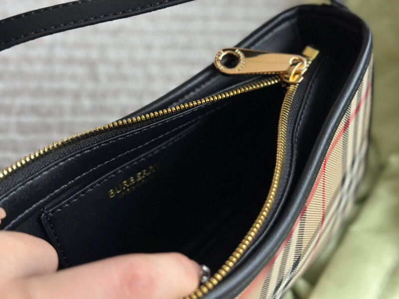 Burberry Black 25x18x10cm shoulder bag — AAA Quality Replica