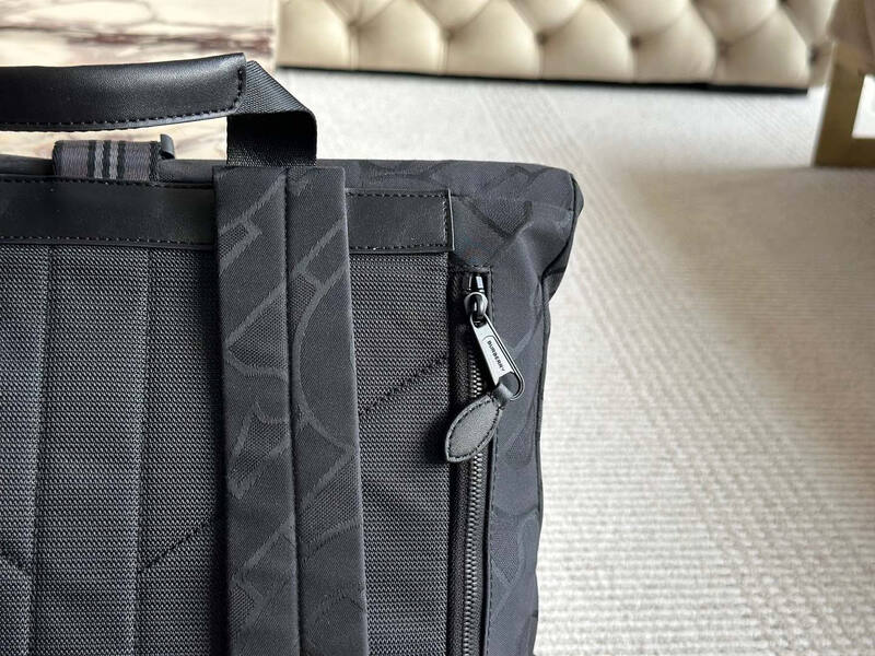 Burberry Monogram shoulder bag — Premium Replica