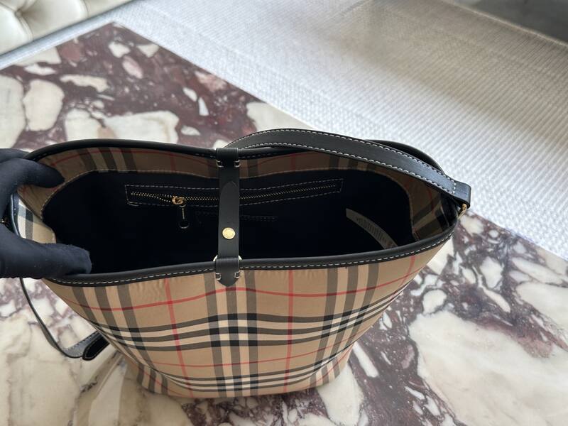 Burberry Black shoulder bag — Top Quality Replica