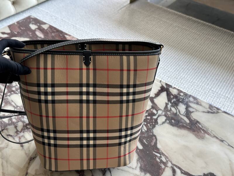 Burberry Black shoulder bag — Top Quality Replica