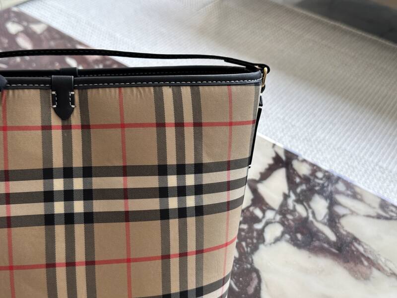 Burberry Black shoulder bag — Top Quality Replica
