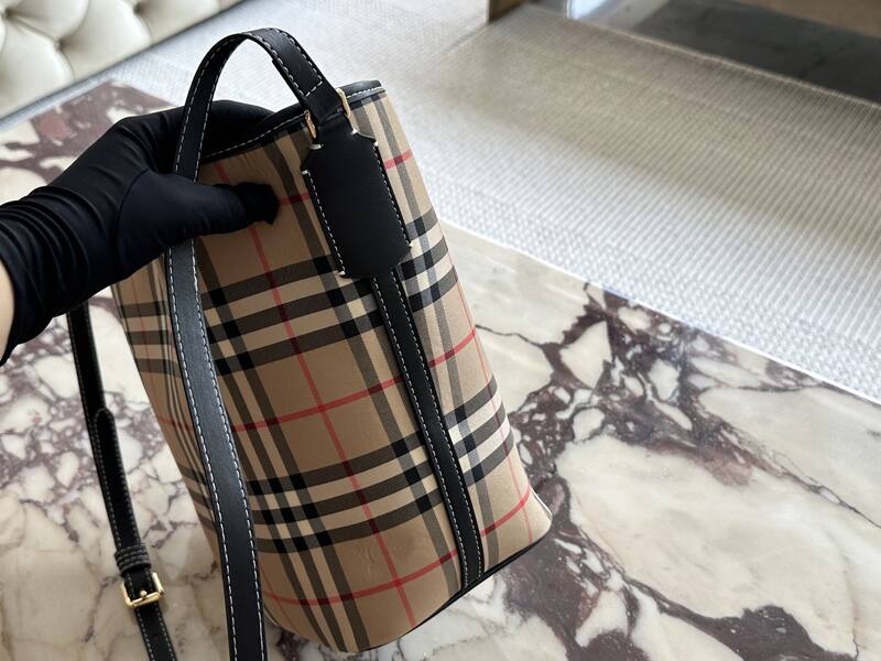 Burberry Black shoulder bag — Top Quality Replica