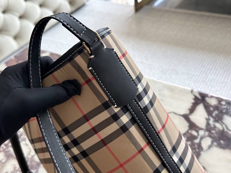 Burberry Black shoulder bag — Top Quality Replica
