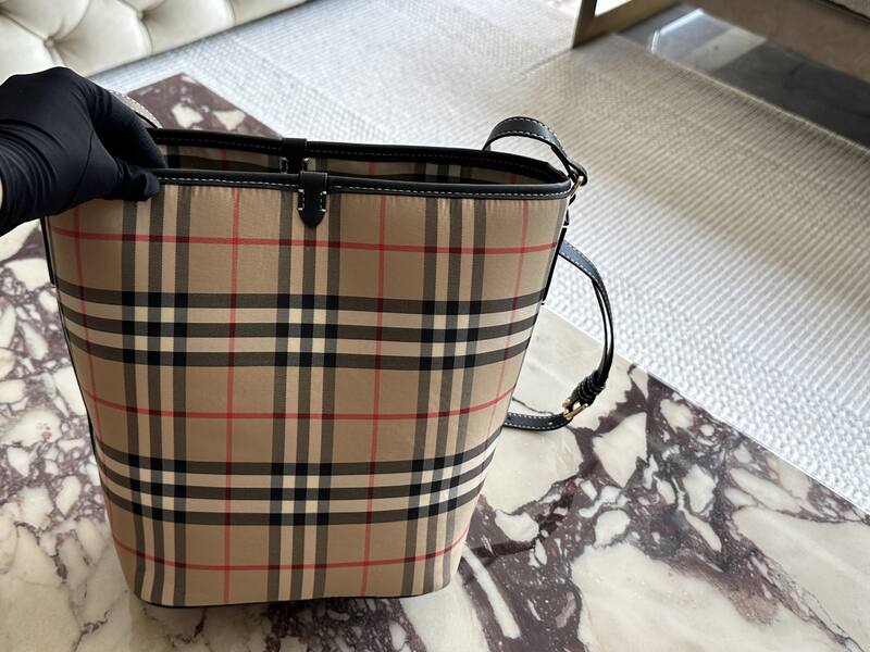 Burberry Black shoulder bag — Top Quality Replica