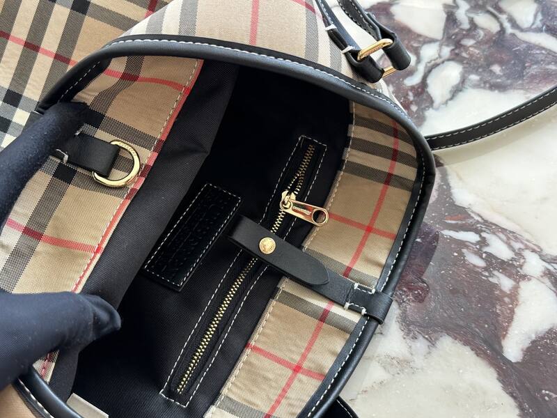 Burberry Black shoulder bag — Top Quality Replica