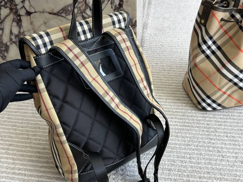 Burberry Black shoulder bag — Premium Replica