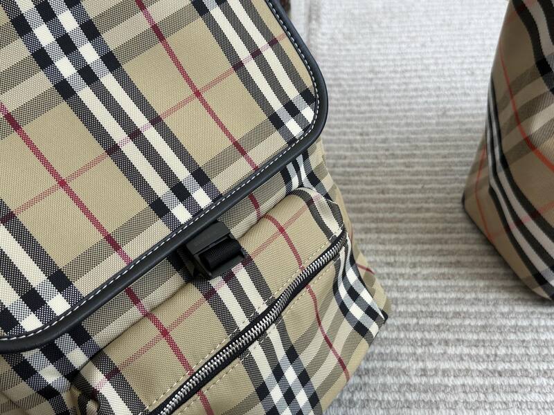 Burberry Black shoulder bag — Premium Replica