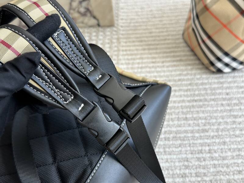 Burberry Black shoulder bag — Premium Replica