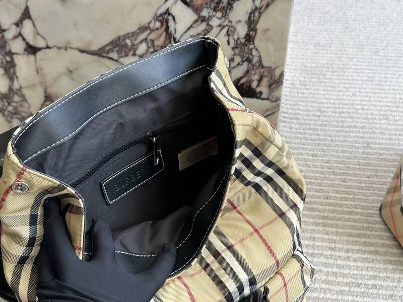 Burberry Black shoulder bag — Premium Replica
