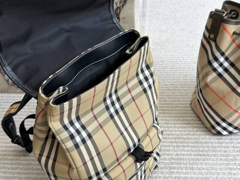 Burberry Black shoulder bag — Premium Replica