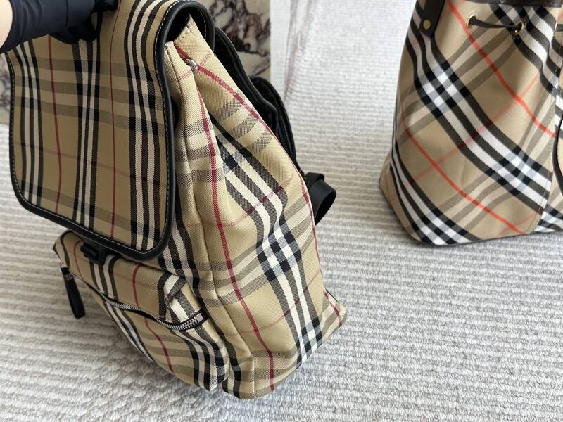 Burberry Black shoulder bag — Premium Replica
