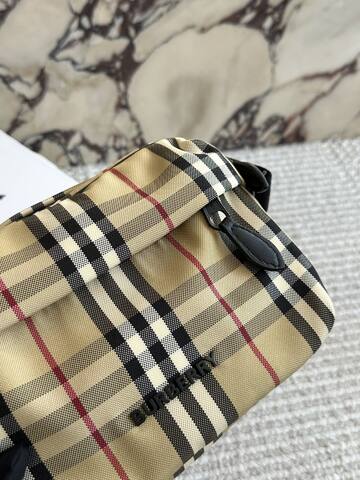 Burberry Vintage Check Beige Check with Black Trim 21x10x15cm crossbody 1 1 Replica