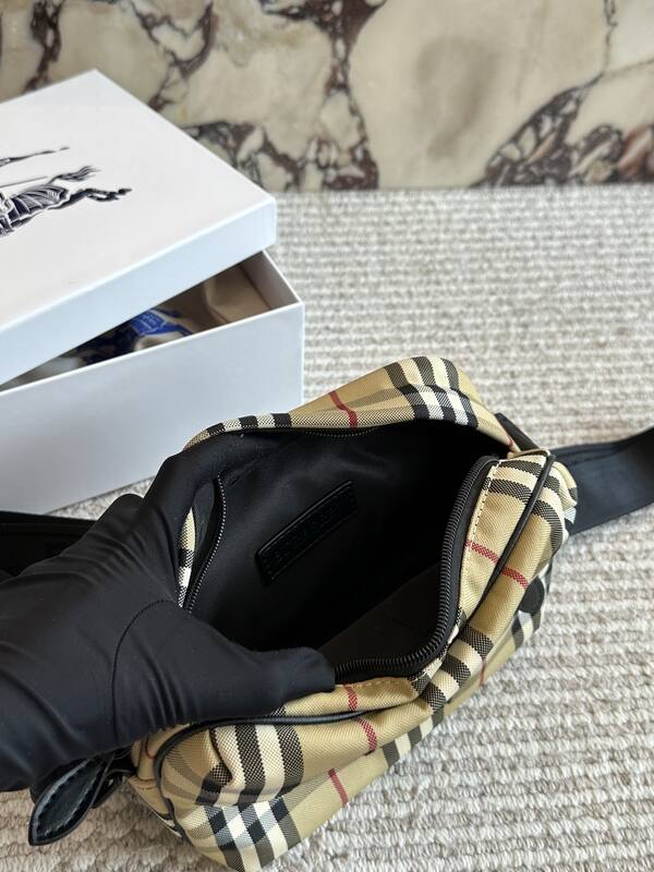 Burberry Vintage Check/Beige Check with Black Trim 21x10x15cm crossbody — 1:1 Replica