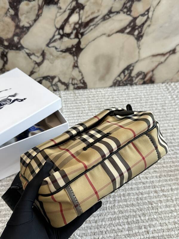 Burberry Vintage Check/Beige Check with Black Trim 21x10x15cm crossbody — 1:1 Replica