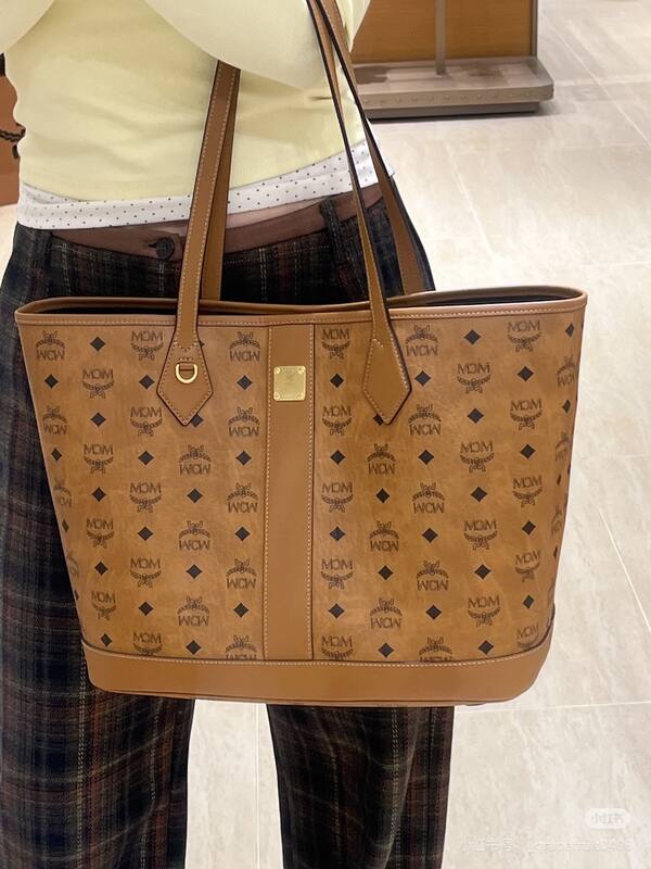 MCM Toni Cognac Visetos / Pink Visetos 26x22x12cm tote bag — Premium Replica