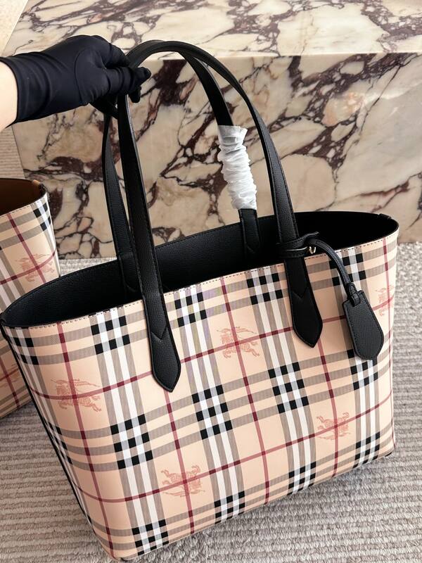 Burberry shoulder bag — 1:1 Replica
