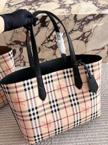 Burberry shoulder bag 1 1 Replica