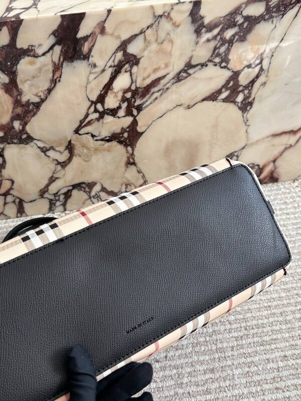 Burberry shoulder bag — 1:1 Replica
