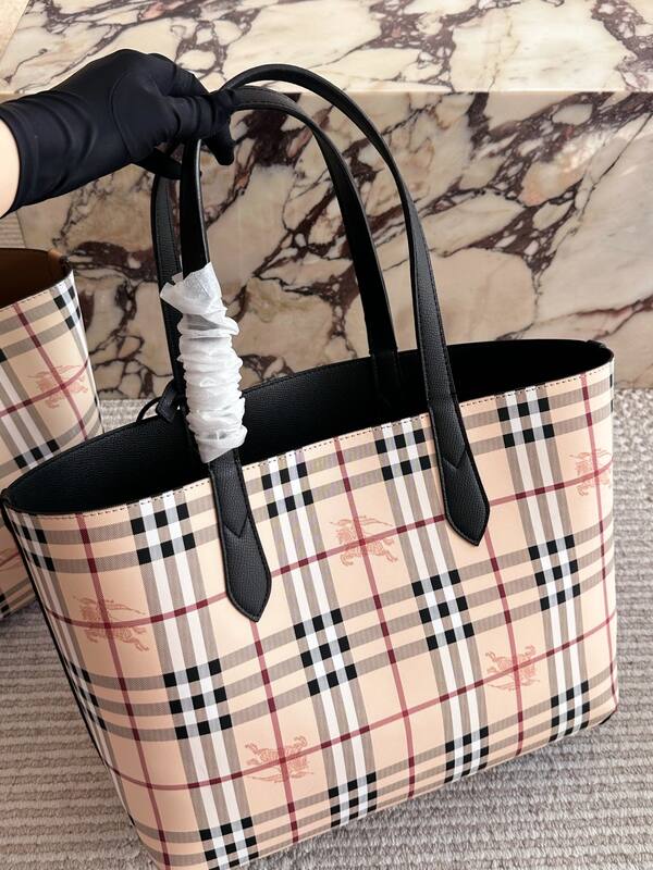 Burberry shoulder bag — 1:1 Replica