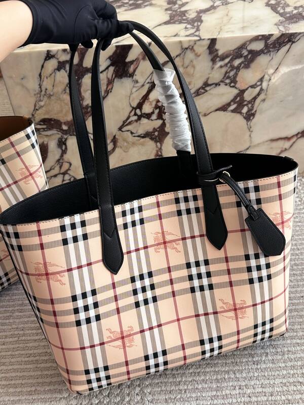 Burberry shoulder bag — 1:1 Replica