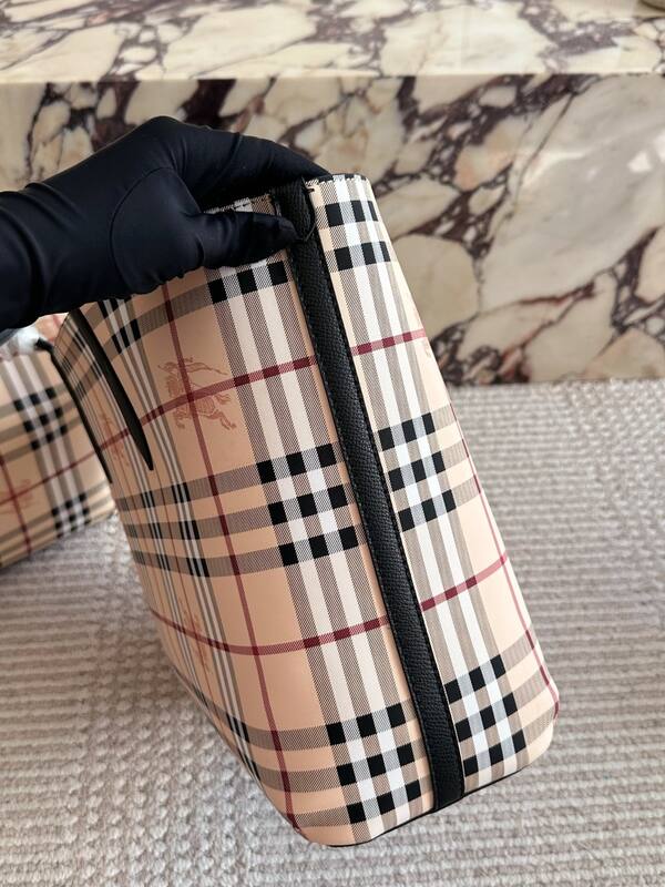 Burberry shoulder bag — 1:1 Replica