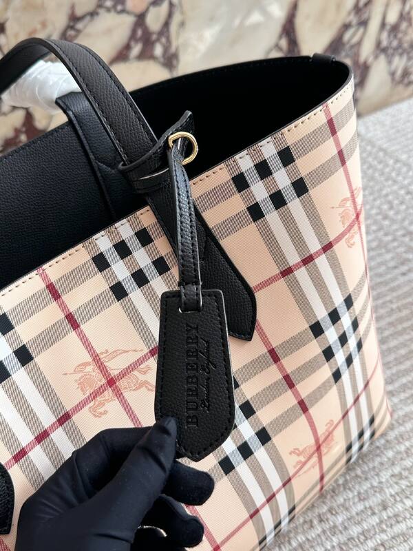 Burberry shoulder bag — 1:1 Replica