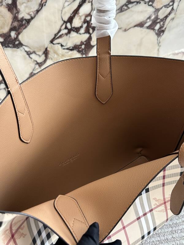 Burberry shoulder bag — 1:1 Replica