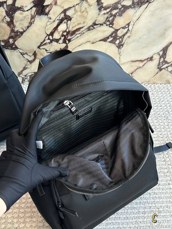 Prada Black shoulder bag — Premium Replica