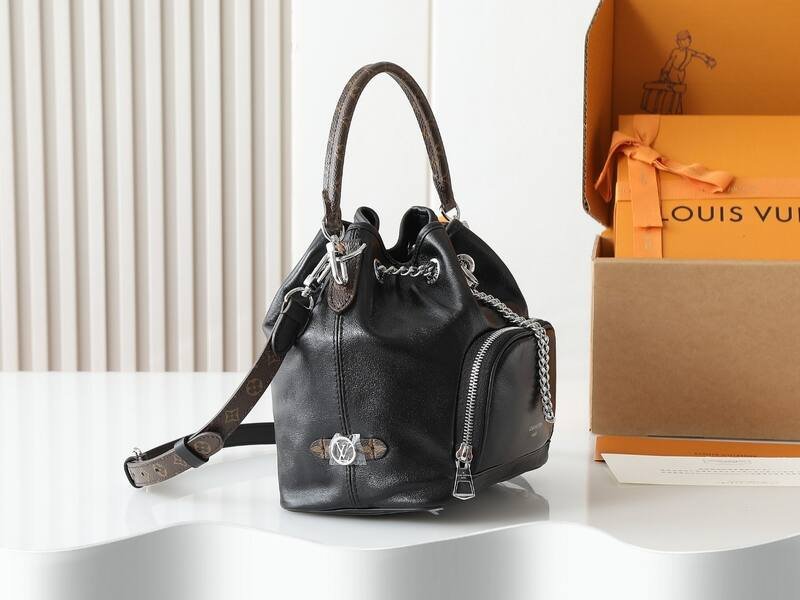 Louis Vuitton No Black crossbody — 1:1 Replica