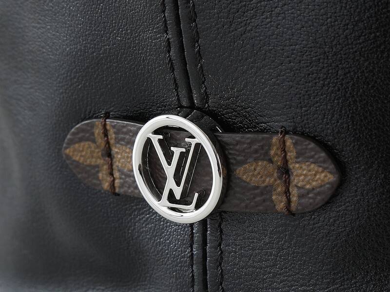 Louis Vuitton No Black crossbody — 1:1 Replica
