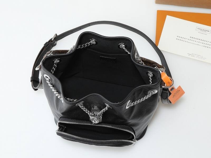 Louis Vuitton No Black crossbody — 1:1 Replica