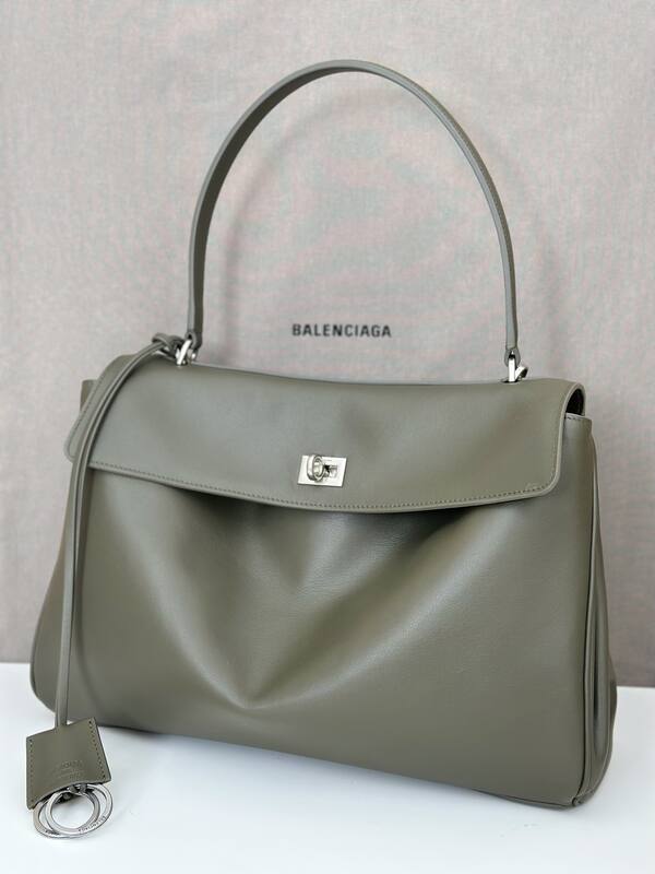 Balenciaga Green 30x22x12cm shoulder bag — Premium Replica