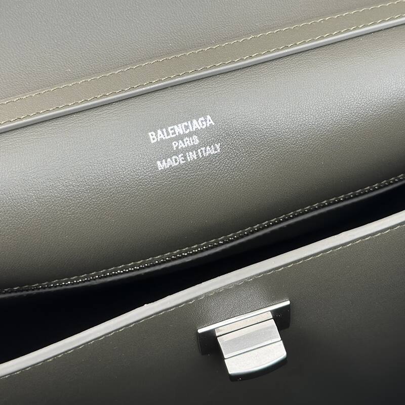 Balenciaga Green 30x22x12cm shoulder bag — Premium Replica