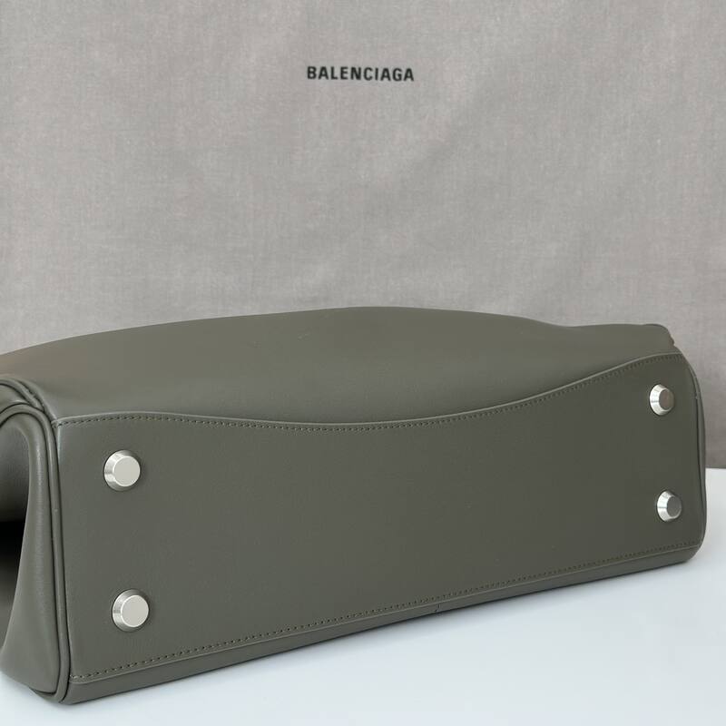 Balenciaga Green 30x22x12cm shoulder bag — Premium Replica