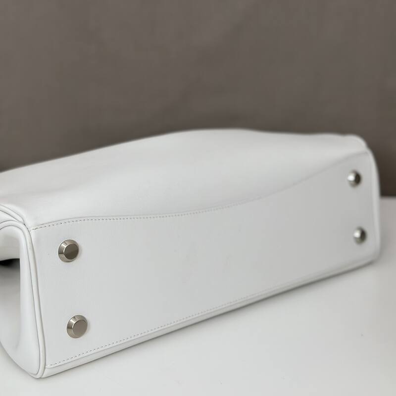 Balenciaga White 30x22x12cm shoulder bag — Premium Replica